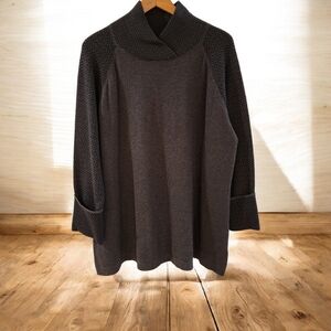 Akini Women’s Plus Size 2X Gray Tunic Sweater Patterned Sleeves EUC‎
